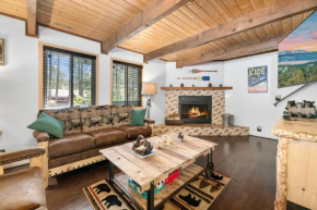 Bear PAC Hideout - Walk to Alpine Slide and only minuetes to The Village! Billiards and foosball! Big Bear Lake